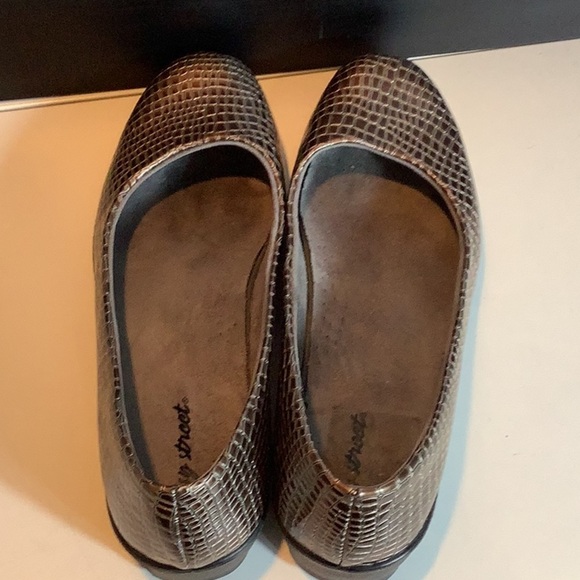 Easy Spirit Bronze Brown Reptile Print Slip On Low Heel Comfort Shoes Flats 10M - Picture 8 of 12